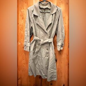 London Fog Women's Trench Coat - Light tan size 8 petite no zipper